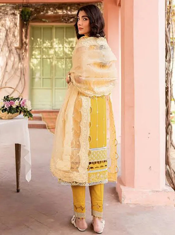 Bloom and Beyond Premium Lawn Collection 2025 (04 Chambeli)