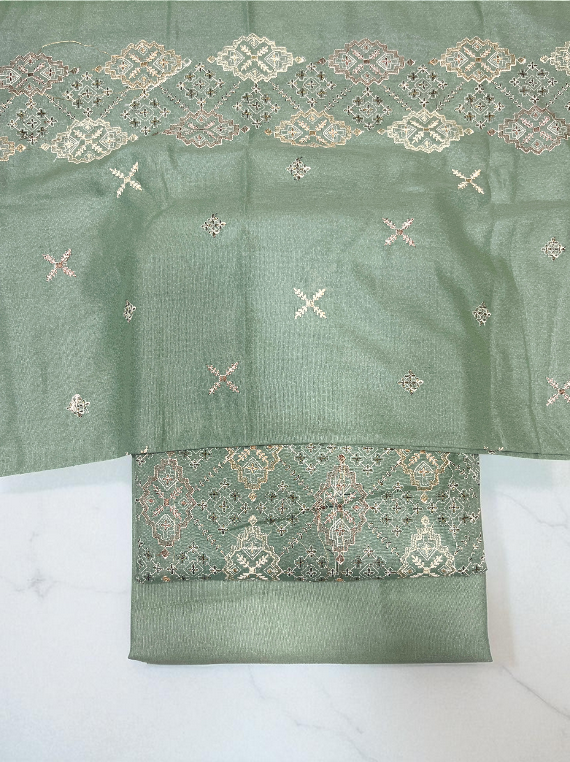Frosted Elegance Embroidered Karandi Edit25 (25DU04-04)