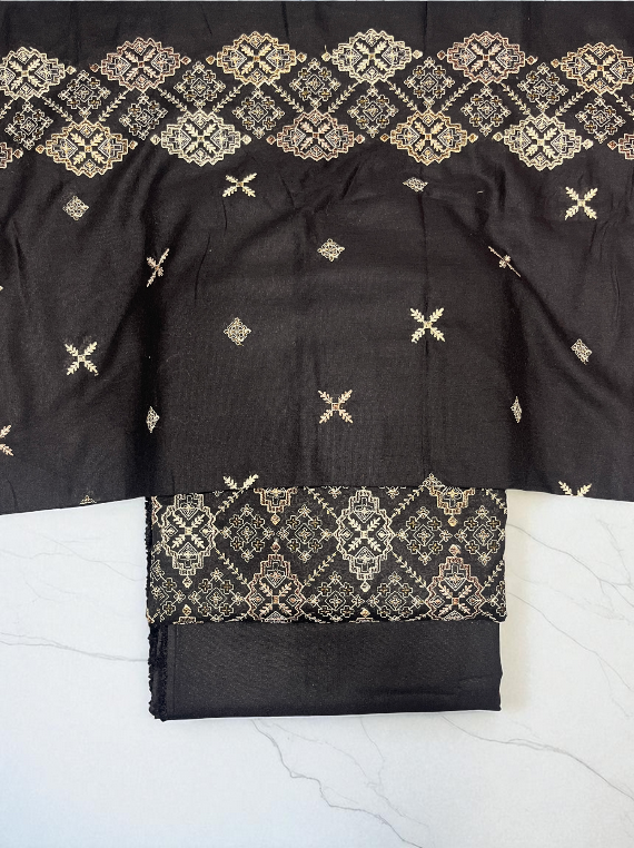 Frosted Elegance Embroidered Karandi Edit25 (25DU04-05)