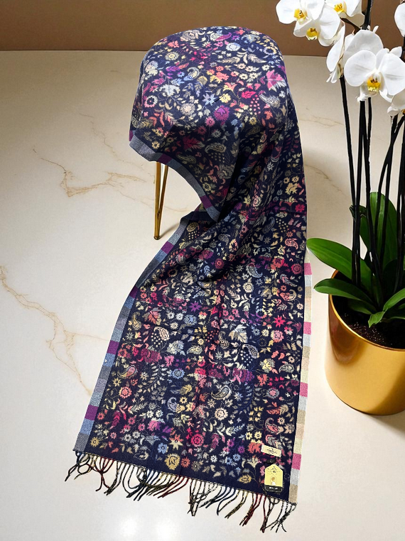 Snowy Days Check Wool Staller Edit25 (25ST27-09)