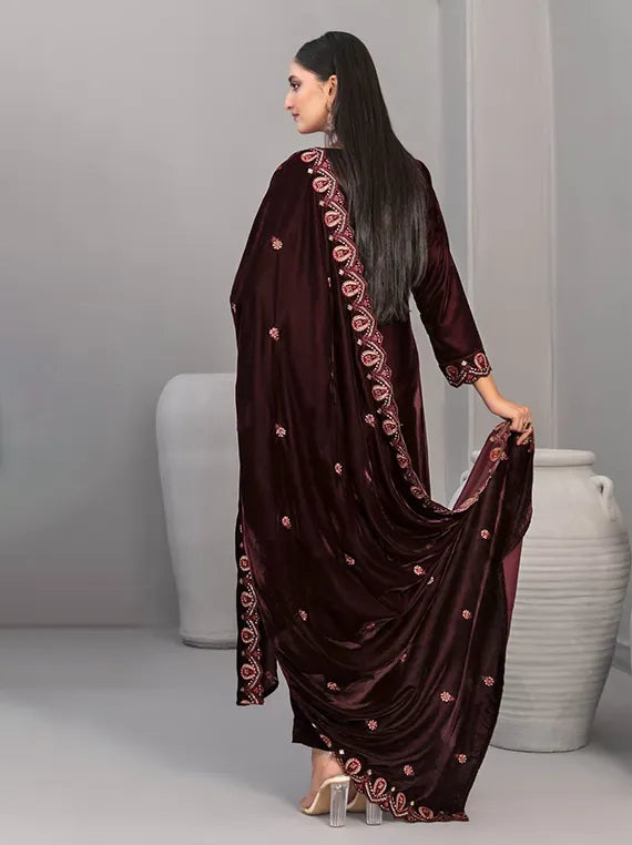 Velvora Embroidered Velvet Collection 2025 by Tawakkal Fabrics (D-4921)